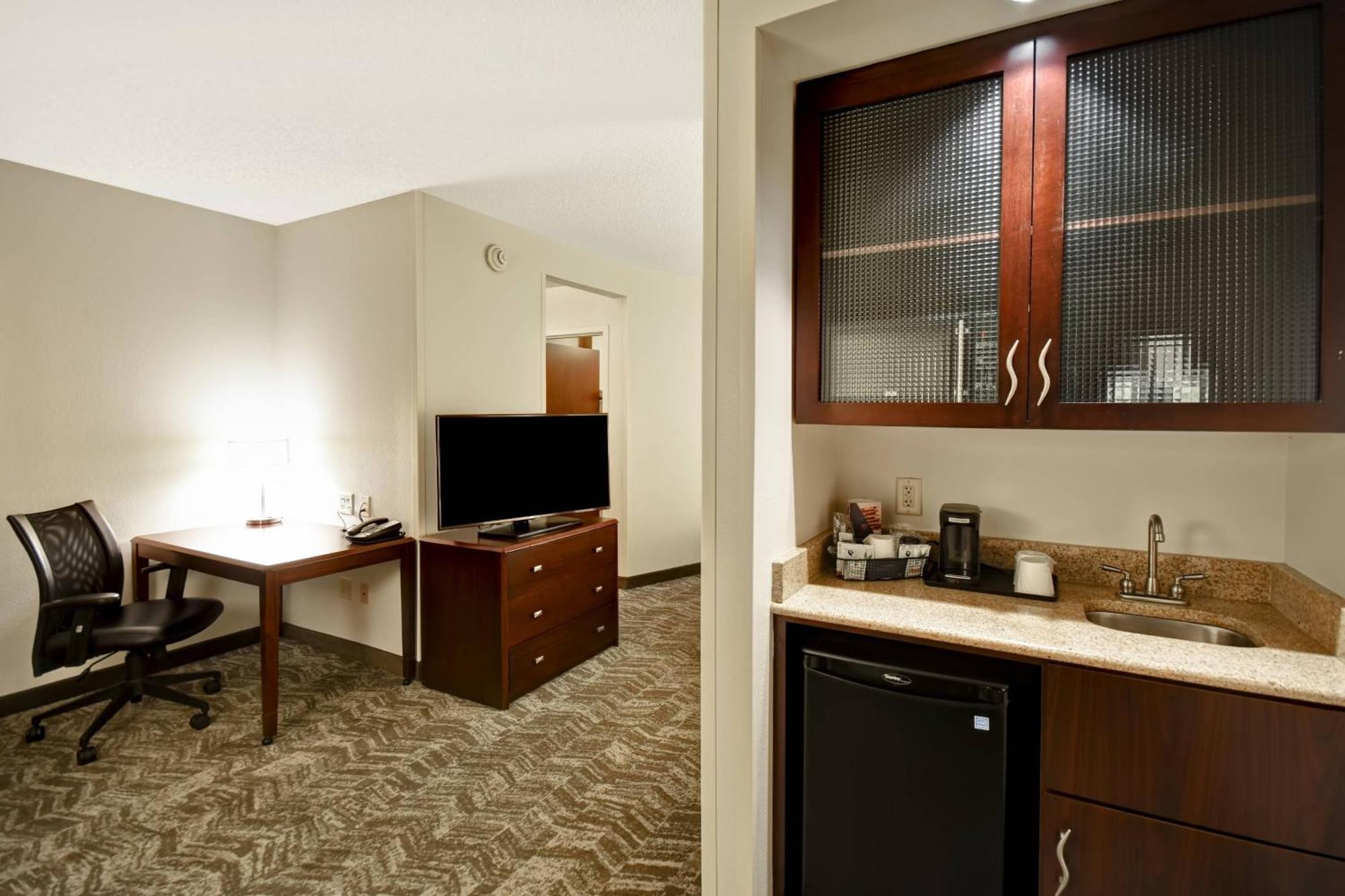 สปริงฮิลล์ สวีท หลุยส์วิลล์ แอร์พอร์ต Hotel ภายนอก รูปภาพ
